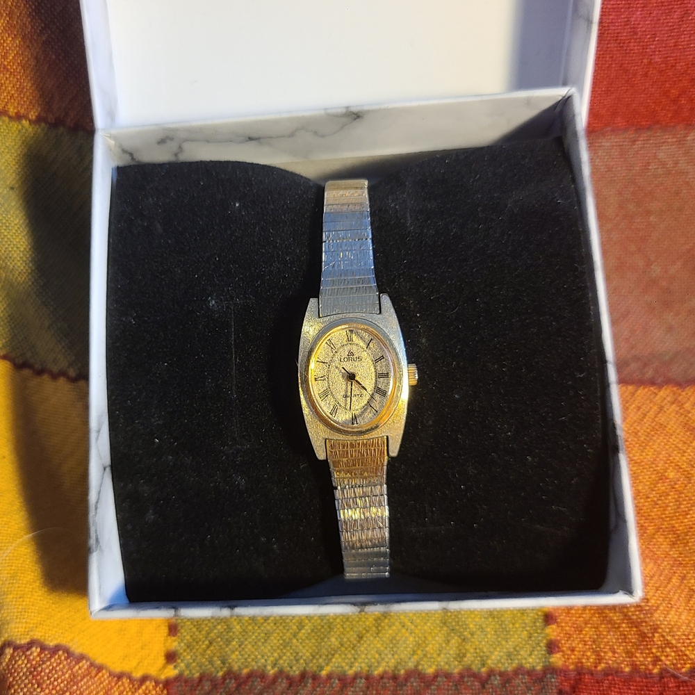 Vintage LORUS Gold TONE Watch, New Battery, Working Gift Box Included